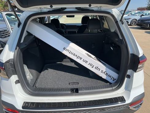 Used 2025 Volkswagen Taos SEL image 9