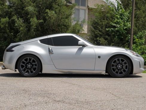 Used 2020 Nissan 370Z Coupe image 5