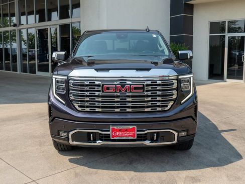 Used 2022 GMC Sierra 1500 Denali w/ Denali Reserve Package AWD/4WD image 2