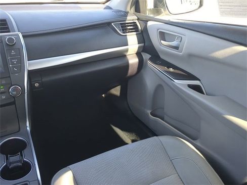 Used 2017 Toyota Camry SE image 16