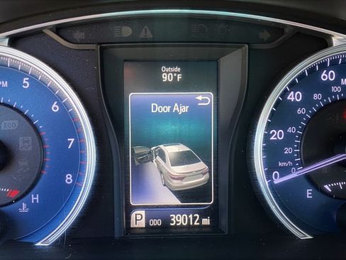 Used 2017 Toyota Camry LE FWD image 11