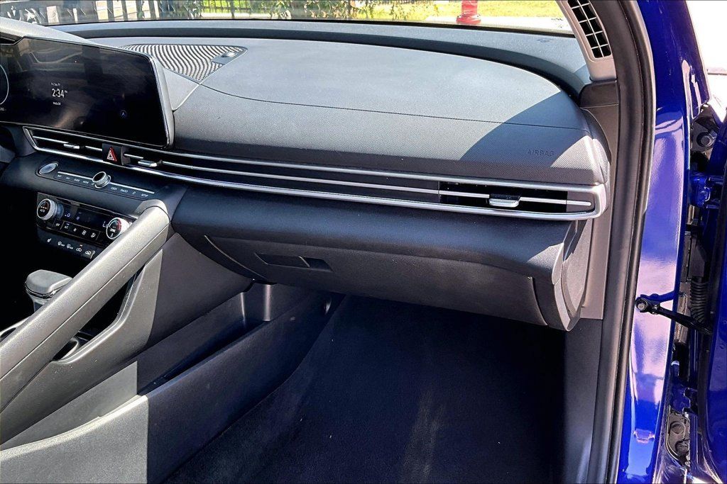 Used 2024 Hyundai Elantra Limited FWD image 18