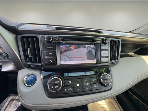 Used 2018 Toyota RAV4 LE Plus image 21