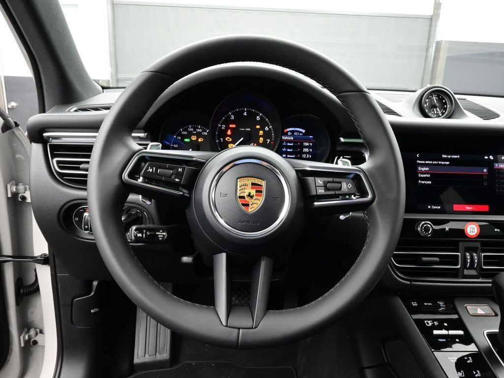 Certified 2026 Porsche Macan AWD/4WD image 8
