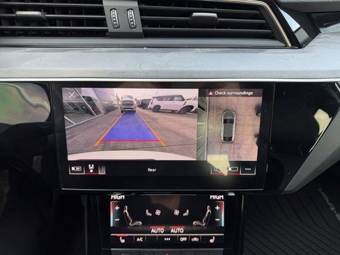 Used 2022 Audi e-tron Premium w/ Convenience Plus Package image 23