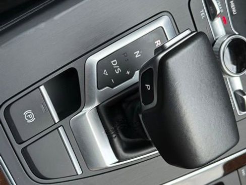 Used 2018 Audi Q5 2.0T Premium image 24