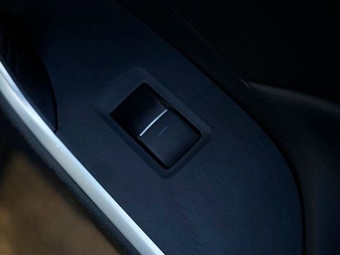 Used 2022 Toyota RAV4 XLE Premium image 31