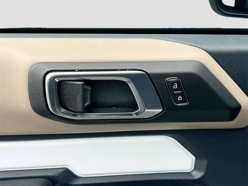 Used 2024 Ford Bronco Wildtrak image 18