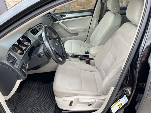 Used 2016 Volkswagen Golf S image 10