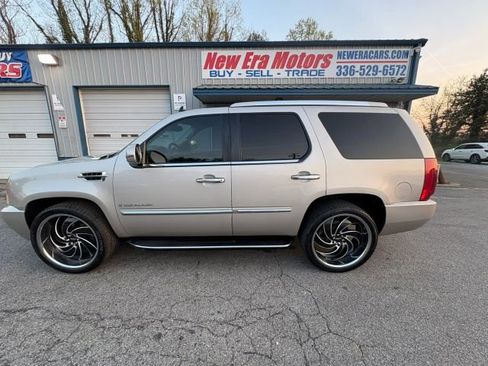 Used 2007 Cadillac Escalade AWD w/ Information Package image 2