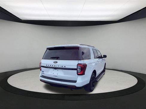 Used 2022 Ford Expedition Limited image 8