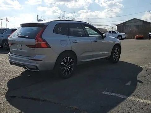 Used 2025 Volvo XC60 B5 Plus image 8