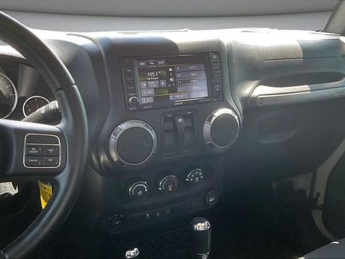 Used 2017 Jeep Wrangler Sport AWD/4WD image 9