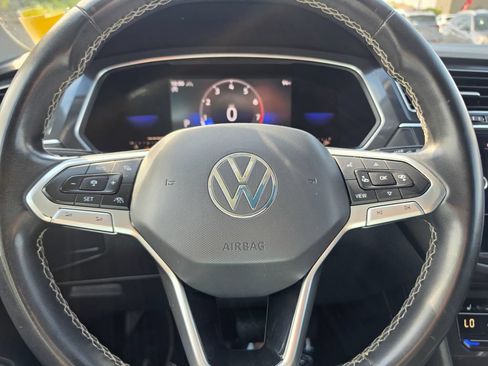 Used 2022 Volkswagen Tiguan SE w/ Panoramic Sunroof Package AWD/4WD image 18