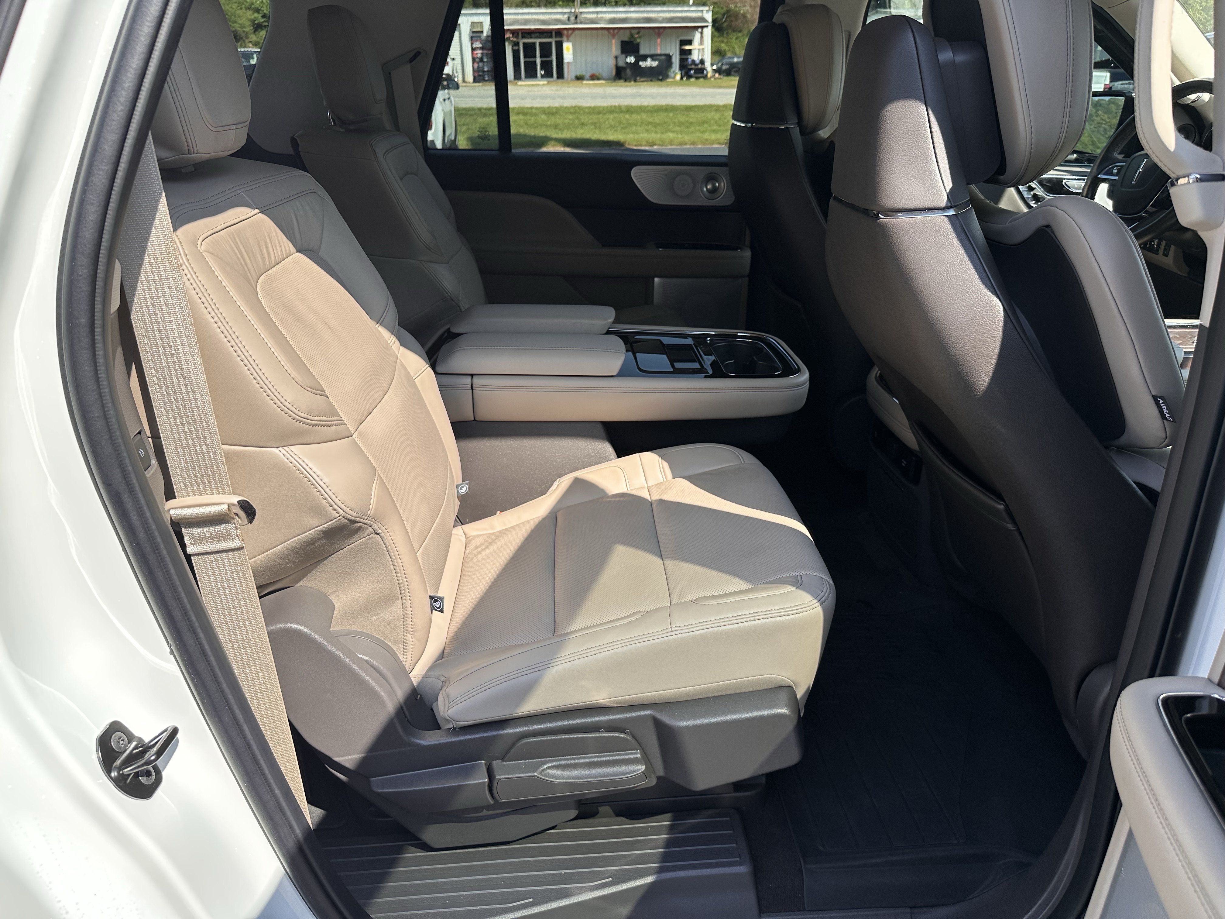 Used 2024 Lincoln Navigator L Reserve AWD/4WD image 18