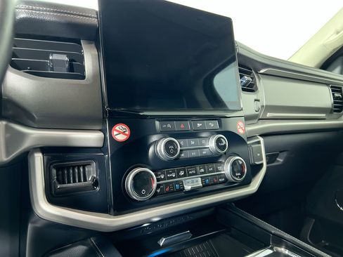 Used 2024 Ford Expedition Max XLT image 25