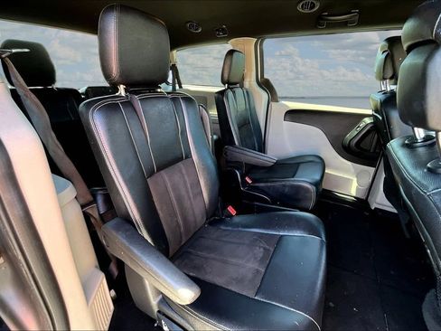 Used 2019 Dodge Grand Caravan SXT FWD image 25