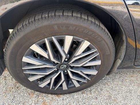 Used 2024 Nissan Altima 2.5 SV w/ SV Premium Package FWD image 18