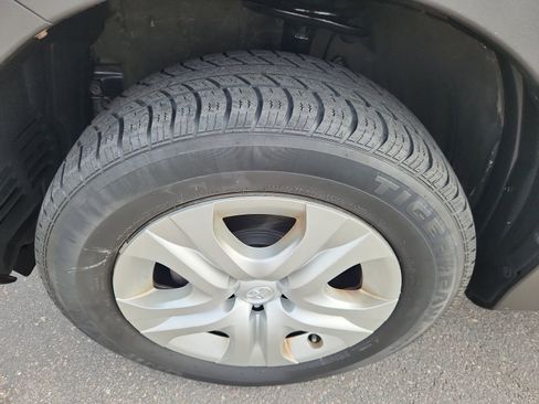 Used 2014 Toyota RAV4 LE image 20