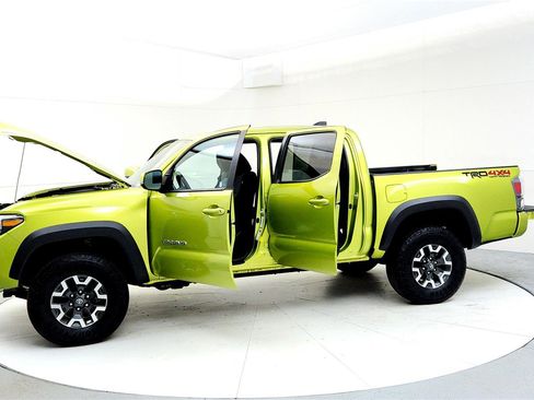 Used 2023 Toyota Tacoma TRD Off-Road w/ Technology Package image 10