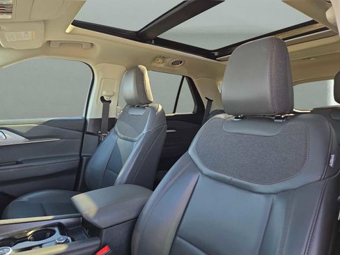 Used 2025 Ford Explorer Active w/ Active Comfort Package image 22