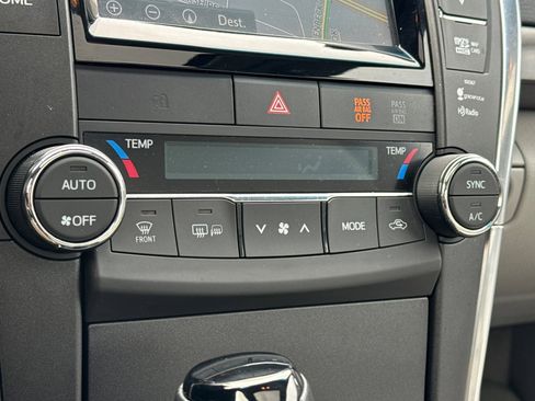 Used 2015 Toyota Camry XLE image 24