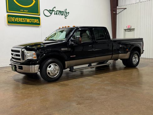 Used 2005 Ford F350 Lariat RWD image 3