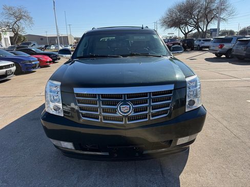 Used 2013 Cadillac Escalade EXT Premium image 2
