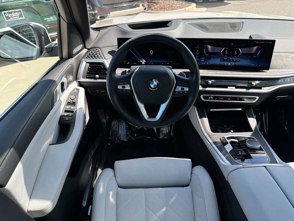 Used 2025 BMW X5 xDrive40i w/ Premium Package AWD/4WD image 11