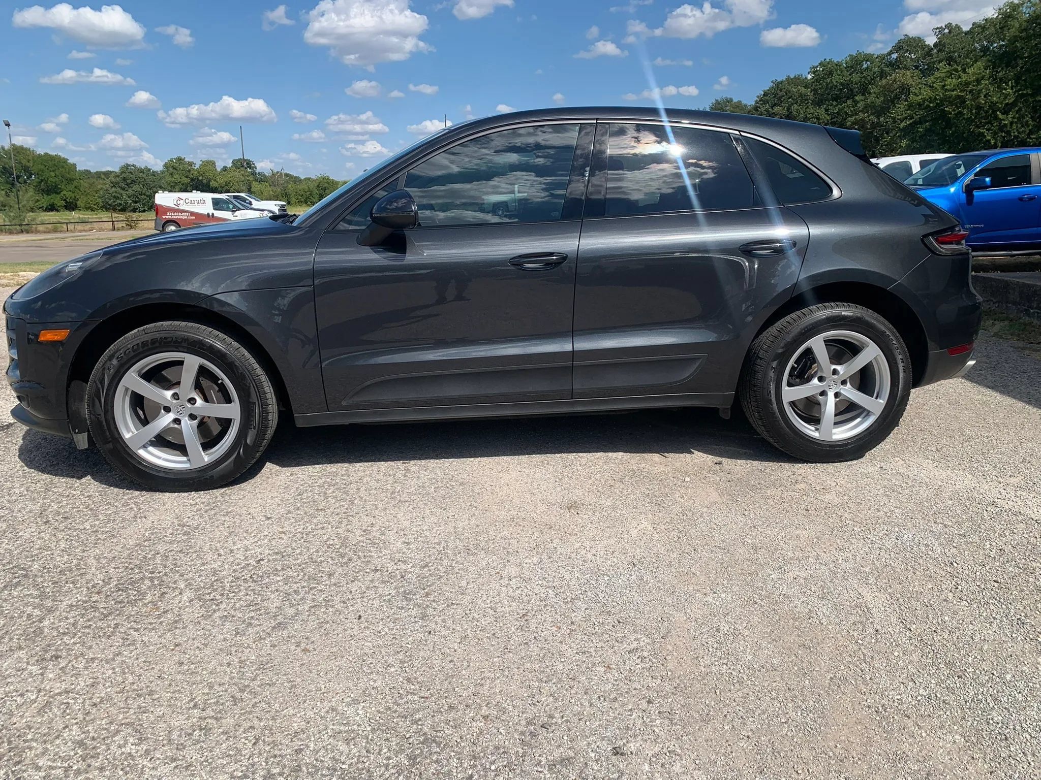 Used 2019 Porsche Macan AWD/4WD image 2
