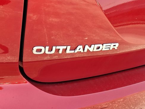 New 2025 Mitsubishi Outlander SE image 5