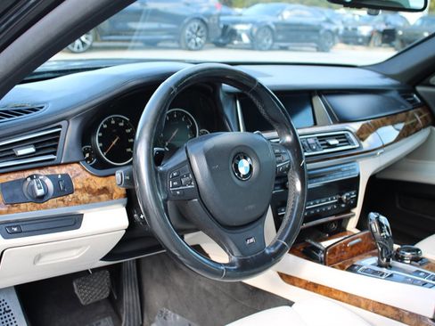 Used 2014 BMW 750Li xDrive image 15