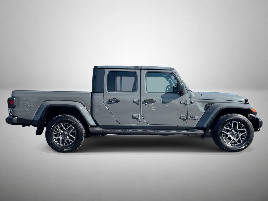 Used 2021 Jeep Gladiator Overland w/ Popular Equipment Package AWD/4WD image 2