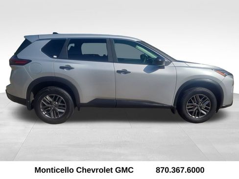 Used 2025 Nissan Rogue S FWD image 8