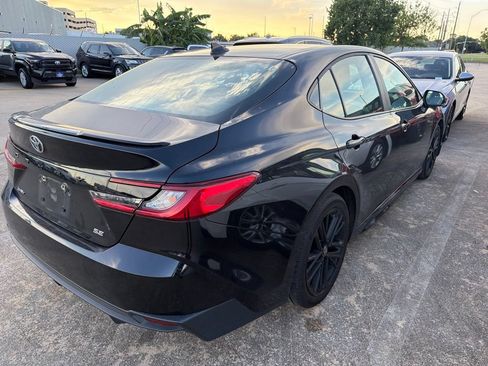 Used 2025 Toyota Camry SE FWD image 5