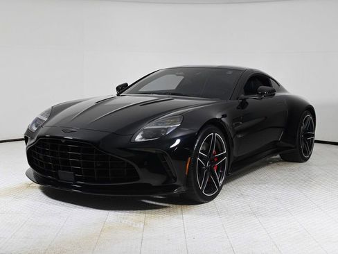 Used 2025 Aston Martin V8 Vantage Coupe image 14