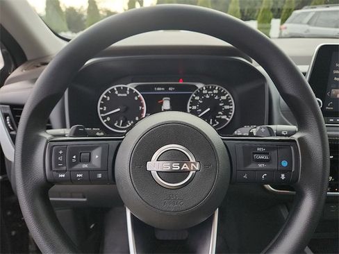 Used 2022 Nissan Rogue SV image 18