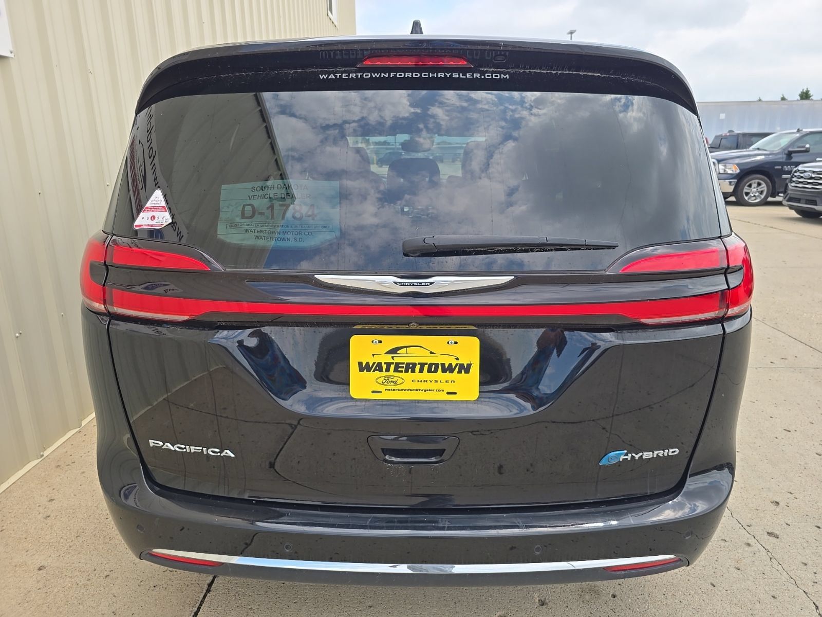 Used 2024 Chrysler Pacifica Limited FWD image 6