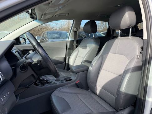 Used 2018 Kia Niro EX image 9