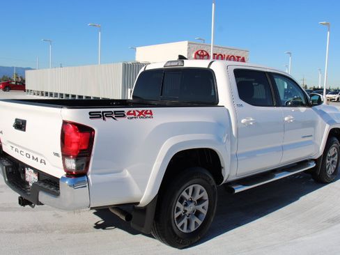 Used 2019 Toyota Tacoma SR5 image 3