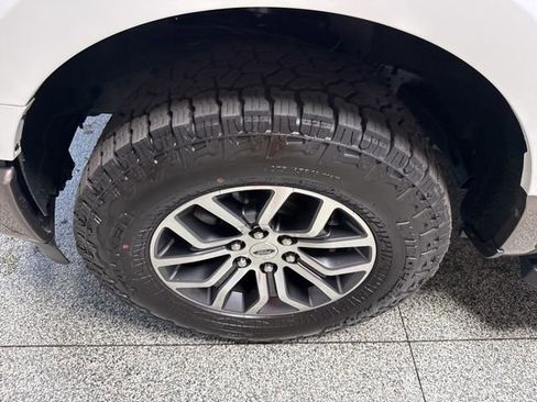 Used 2021 Ford F150 Lariat w/ Equipment Group 501A Mid image 4