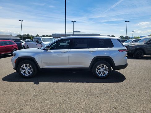 Used 2024 Jeep Grand Cherokee L Limited AWD/4WD image 12