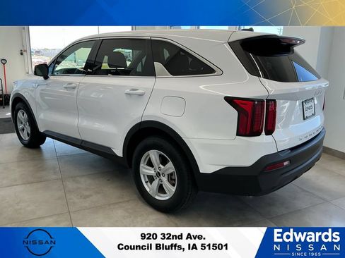 Used 2022 Kia Sorento LX FWD image 5