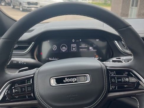 Used 2024 Jeep Grand Cherokee L Overland w/ Luxury Tech Group IV image 8