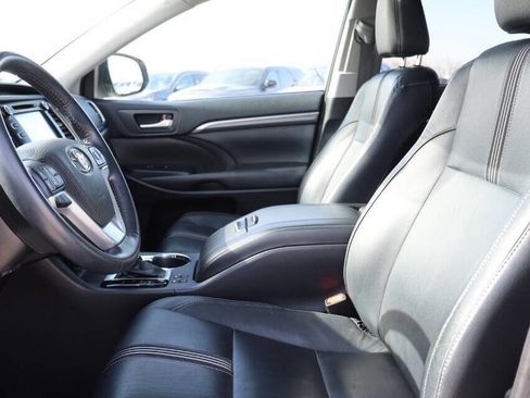Used 2018 Toyota Highlander SE image 13