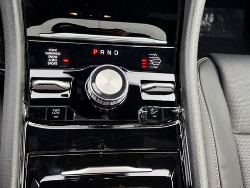 New 2025 Jeep Grand Cherokee Overland w/ Luxury Tech Group IV AWD/4WD image 20