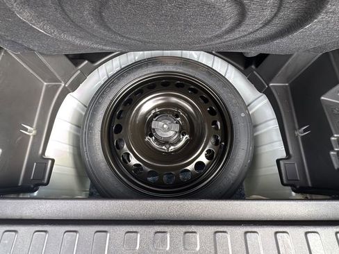 Used 2024 GMC Terrain SLE image 22