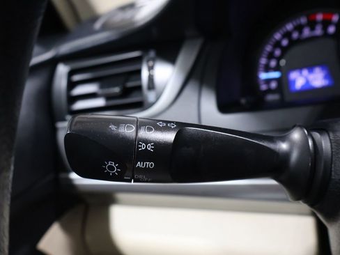 Used 2012 Toyota Camry LE image 32