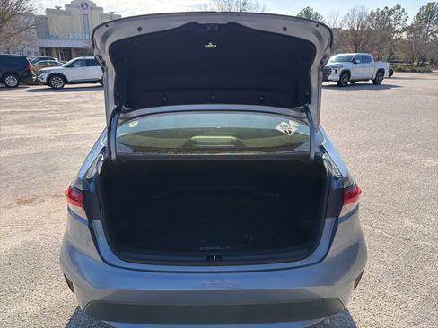 Used 2021 Toyota Corolla LE image 24