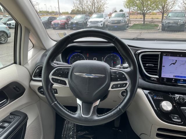 Used 2021 Chrysler Pacifica Touring-L FWD image 19